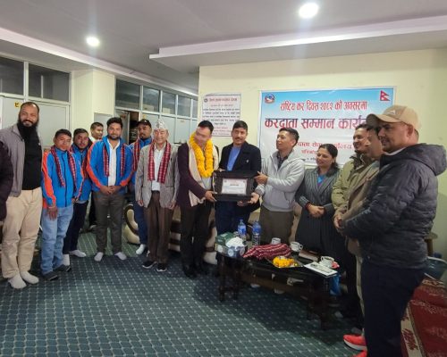  १४ औ राष्ट्रिय कर दिवस २०८२ को अवसरमा दोलखा जिल्लाबाट २०८०।०८१ मा उत्कृष्ट कर तिरे बापत दोस्रो पटक सम्मान ग्रहण गर्नुहुदै श्रीजन कन्स्ट्रक्सन एण्ड सप्लायर्स प्रा.लि का संचालक श्री सुन्दर कार्की ज्यु,